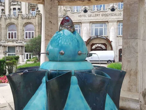 Пешком по мосту Свободы в Буду