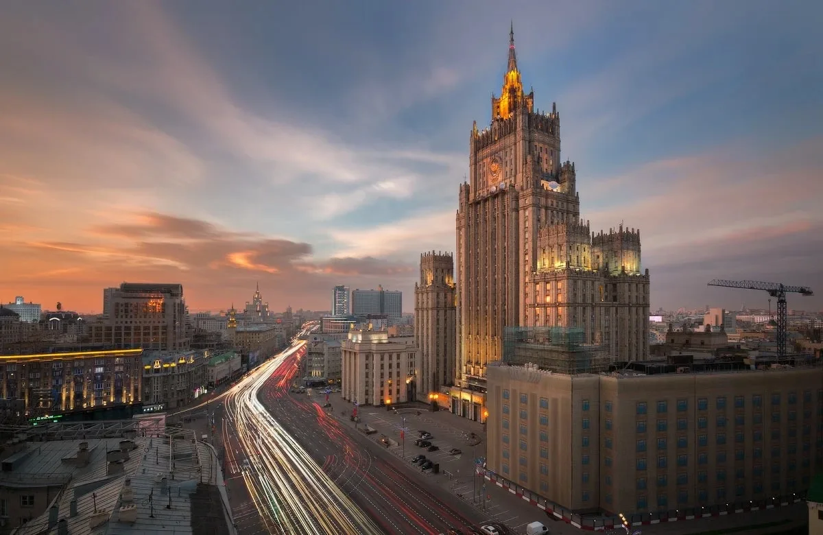 По сталинским высоткам