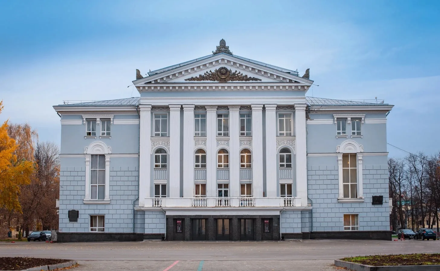 Вокруг Театрального сквера