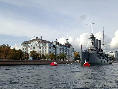 Индивидуальная прогулка на катере с полуденным выстрелом