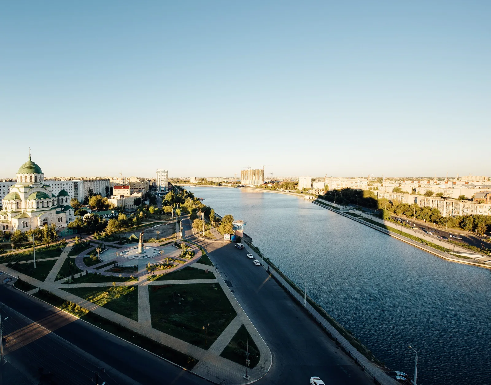 Обзорная прогулка вдоль набережных на катере