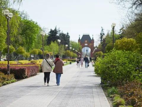 По центральной улице Краснодара