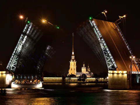 Полночь в Петропавловке и теплоходная прогулка к разведенным мостам