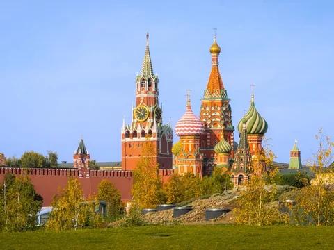 Красная площадь и парк «Зарядье»