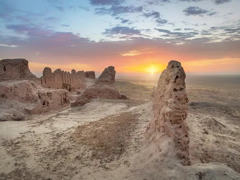 Древние крепости пустыни Кызылкум из Хивы