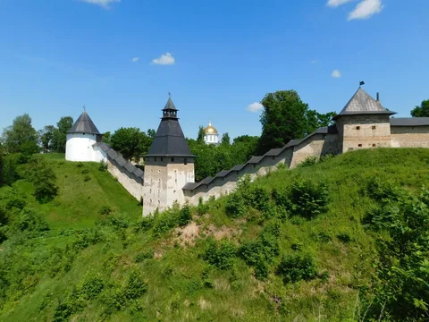 Изборск и Печоры: 2 твердыни Северо-Западной Руси