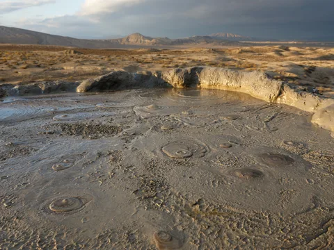 Купание в вулканической грязи