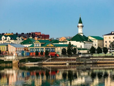 Казань: город меж крестом и полумесяцем