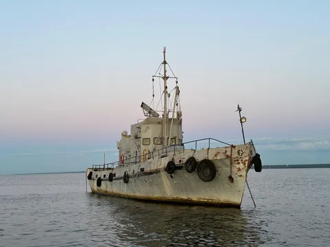 Корабль флибустьера: путешествие на морской водолазный бот