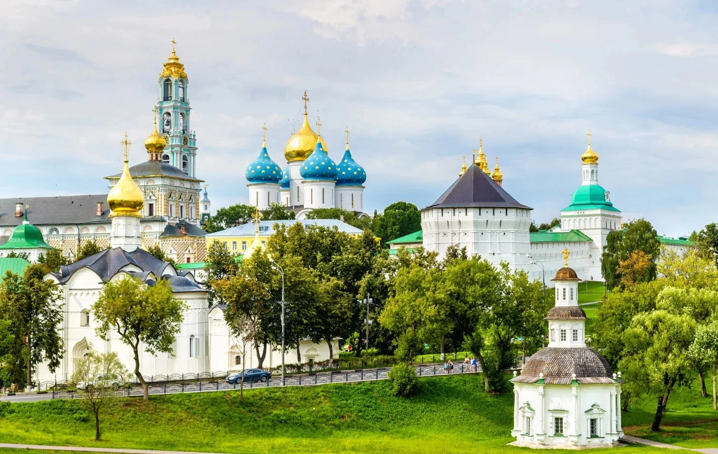 Гремячий ключ и святыни Сергия Радонежского — из Москвы