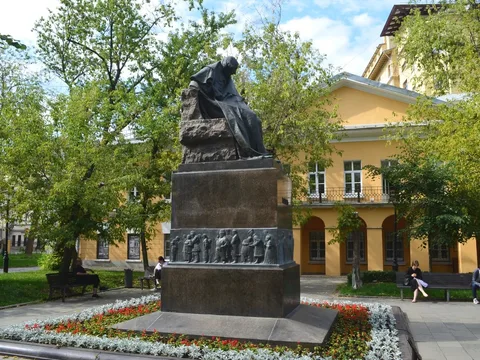 От Пушкина — до Гоголей. Прогулка по Тверскому и Никитскому бульварам