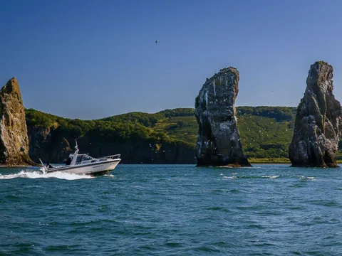 Морская прогулка к острову Старичков: морская рыбалка и крабовое сафари