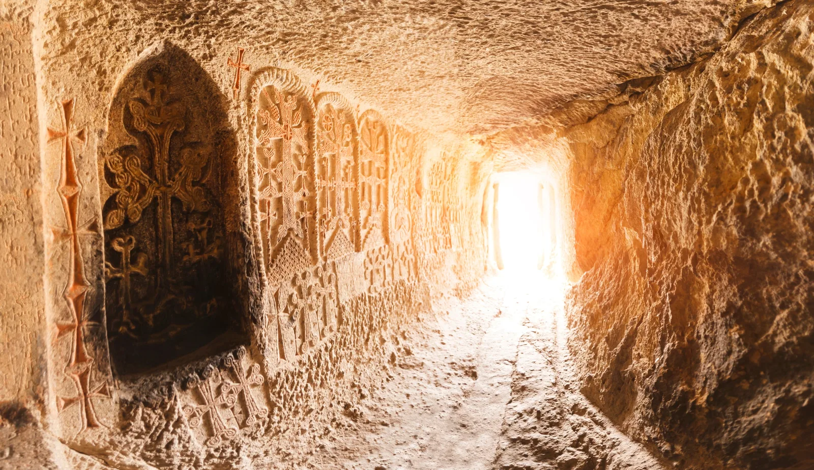 Арка Чаренца, языческий храм Гарни, пещерный монастырь Гегард