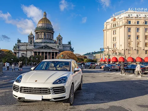 Петербург на Porsche Cayenne с панорамной крышей