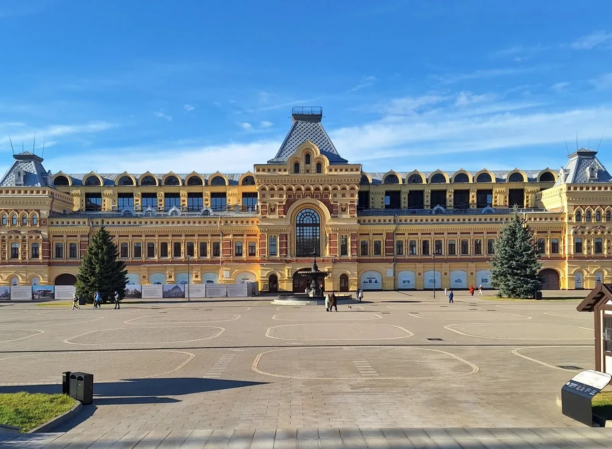 Ярмарка контрастов в Нижнем Новгороде: две грани, два мира, две реки