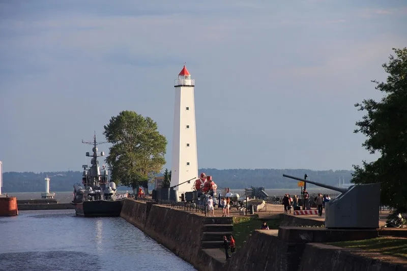 Из Петербурга в Кронштадт: поездка с краеведом в город-крепость