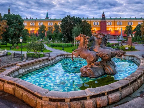 По центру Москвы — пешком и на автобусе