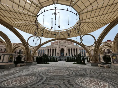 Вечерний Новый Херсонес с подсветкой