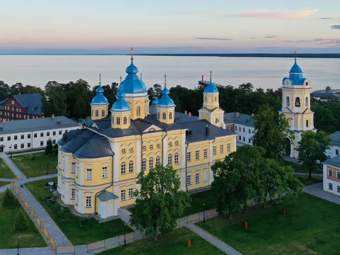 Остров-монастырь Коневец: на страже красоты и покоя