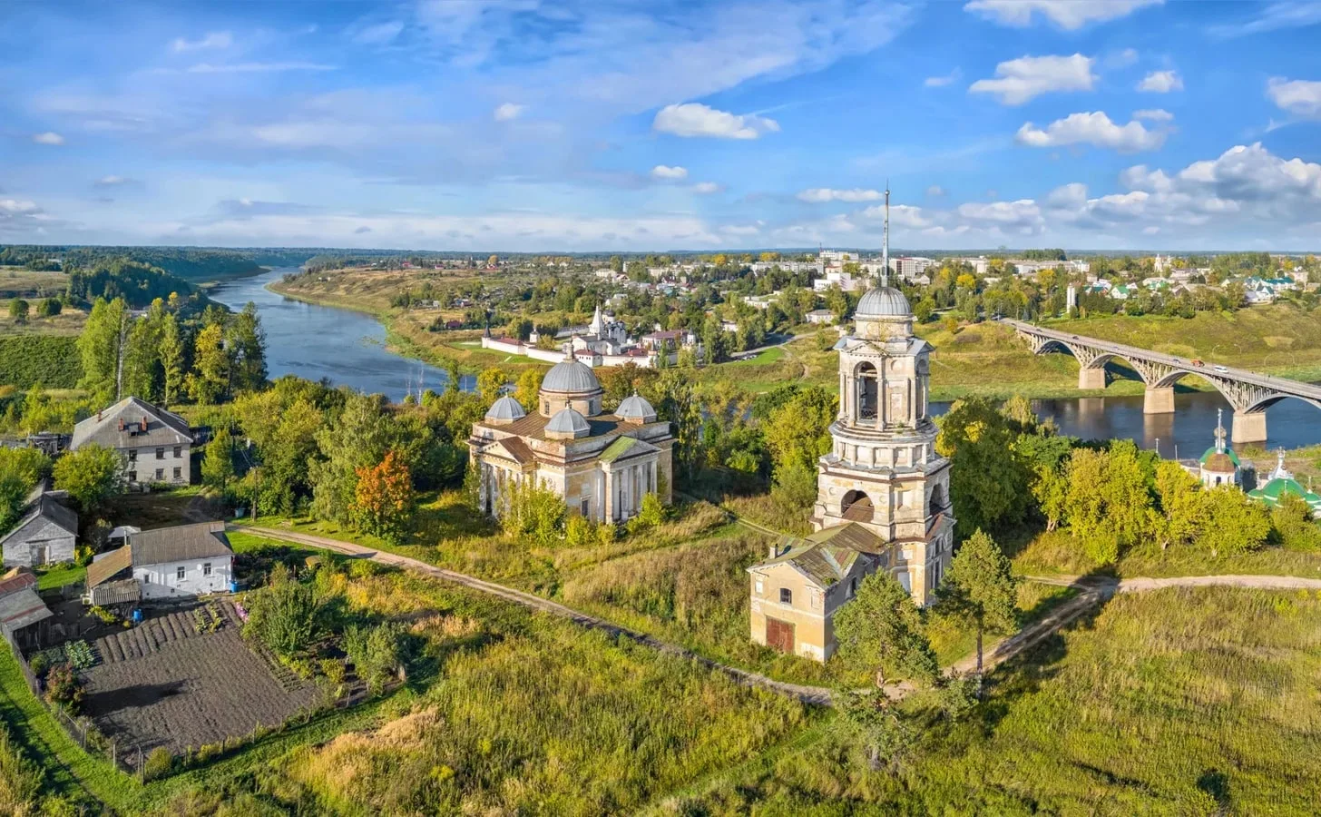 Про город на семи ветрах, храм заморский да воду живую
