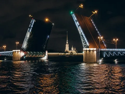 Вечерний Петербург: центр на автобусе + разводные мосты на теплоходе