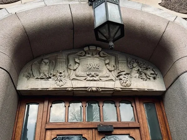 Петроградская сторона: северный модерн, поэты и чекисты