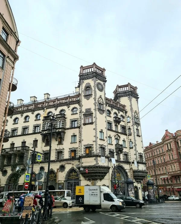 Дворы и дворцы Петроградки: прогулка во времени