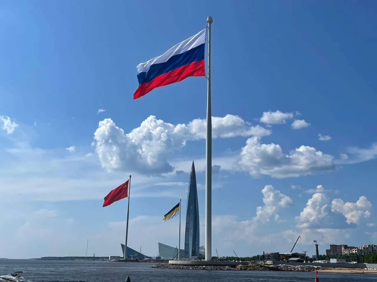 Автобусная экскурсия по Петербургу: архитектура XXI века