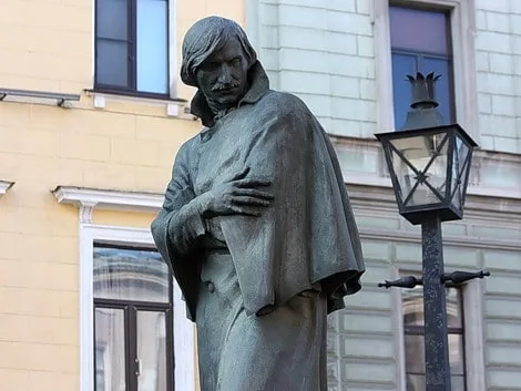Петербург Гоголя с членом Союза писателей