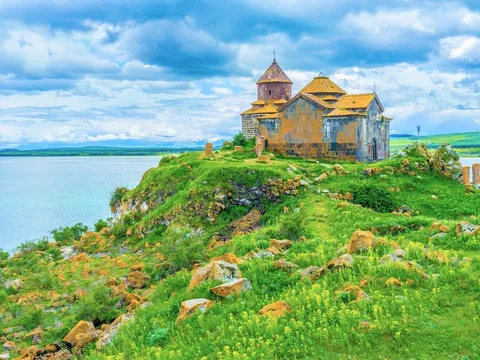 По тайным местам Севана в гости к сыровару