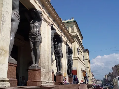 От Исаакия до Дворцовой: архитектура площадей Петербурга