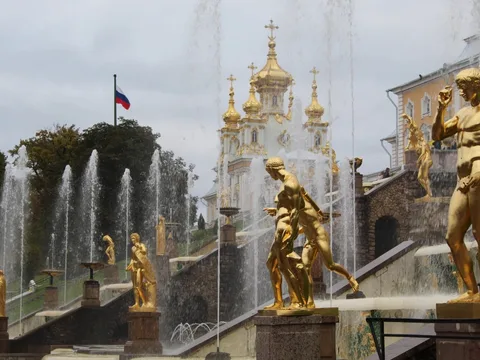 Из Санкт-Петербурга — в царство фонтанов Петергофа (с возвращением на метеоре)