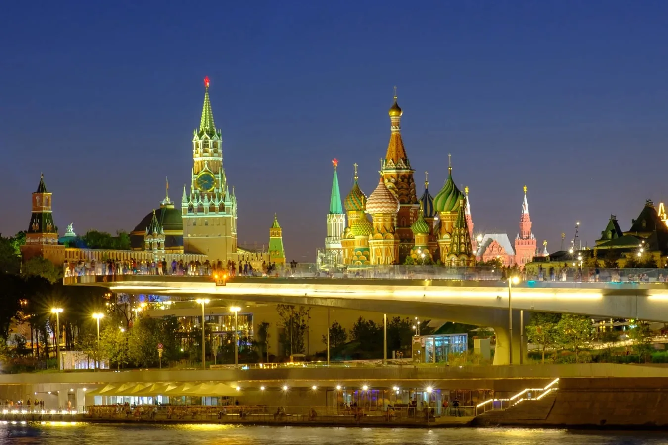 Ночная прогулка на скоростном катере Stingray по центру Москвы