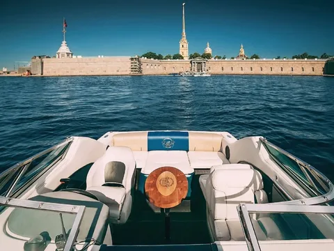 Дневная прогулка по рекам и каналам Петербурга