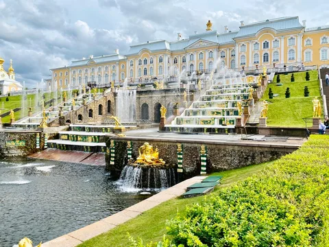 Фонтаны Нижнего парка Петергофа: автобусная экскурсия из Петербурга