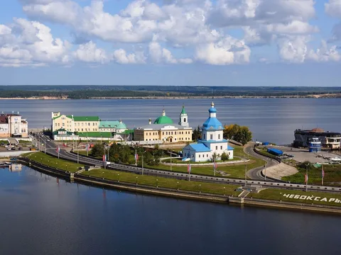 Чебоксары от земли до неба: пешеходная экскурсия + поездка на колесе обозрения
