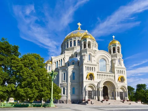 В Кронштадт — город подвигов и славы