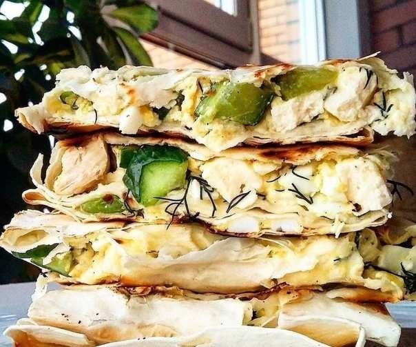 Полезная шаурма с курицей и яйцом