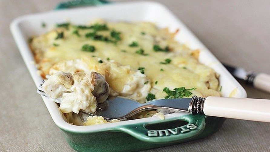 Куриное филе с грибами в кефире