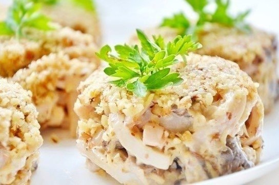 Фаршированные кальмары с грибами и сыром