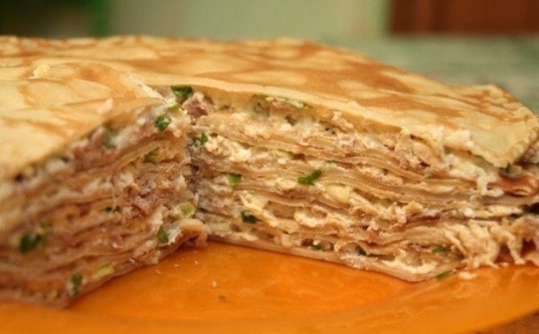Торт из яичных блинов с куриной начинкой