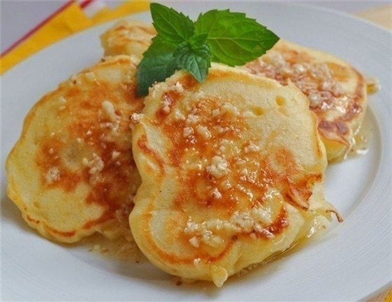 Кефирные оладьи с яблоками