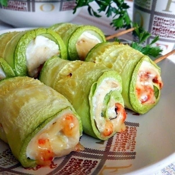 Кабачковые рулетики с курицей