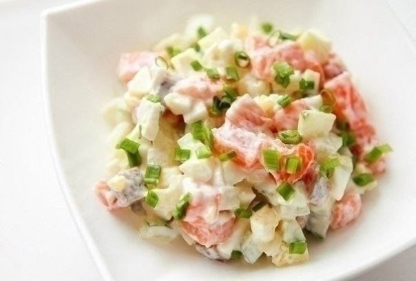 Салат с зерненым творогом и крабовыми палочками