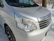 Реснички на фары TOYOTA NOAH 2010-2013г(рестайлинг)