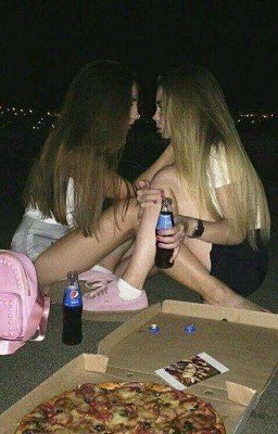  Такая ли она одинокая, как думает?[редактируется]♡
