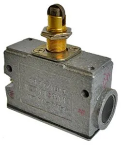 Микровыключатель МП 1305 У2 исп.01, IP54,толкатель с продольным расположением ролика, фронтальный, гайки Электротехник