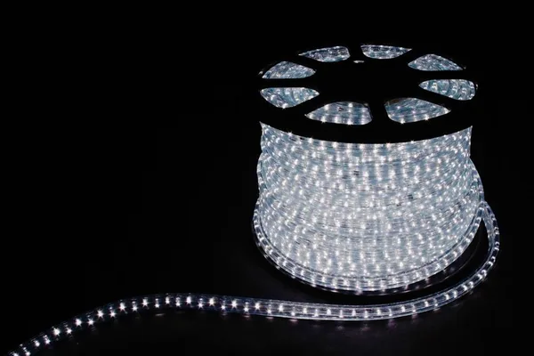 СНЯТ Дюралайт светодиодный Feron LED-F3W 3-х жильный , белый 7000K 2,88Вт/м 72LED/м 50м 220V