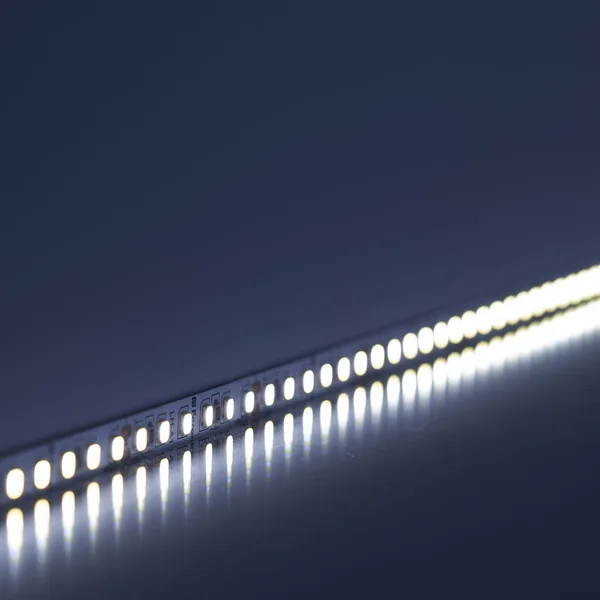 Светодиодная LED лента Feron LS500, 60SMD(2835)/м 6Вт/м 24V 5000*8*1.22мм 6000К