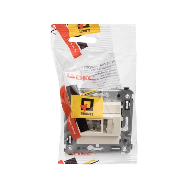 Компьютерная розетка RJ-45 в стену, кат.6 одинарная экранированная, "Avanti","Ванильная дымка" DKC — фото 5